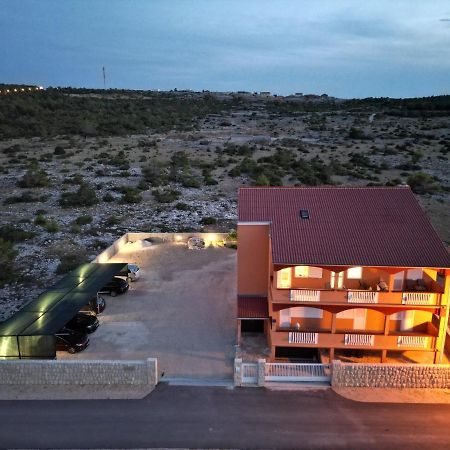 Kameni Put Apartamento Ražanac Exterior foto
