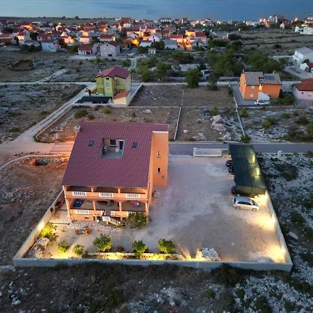 Kameni Put Apartamento Ražanac Exterior foto