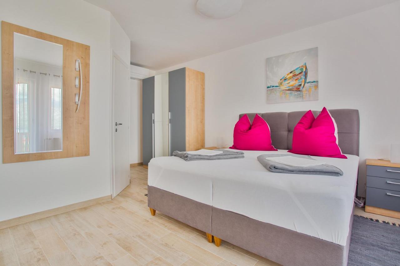 Kameni Put Apartamento Ražanac Exterior foto