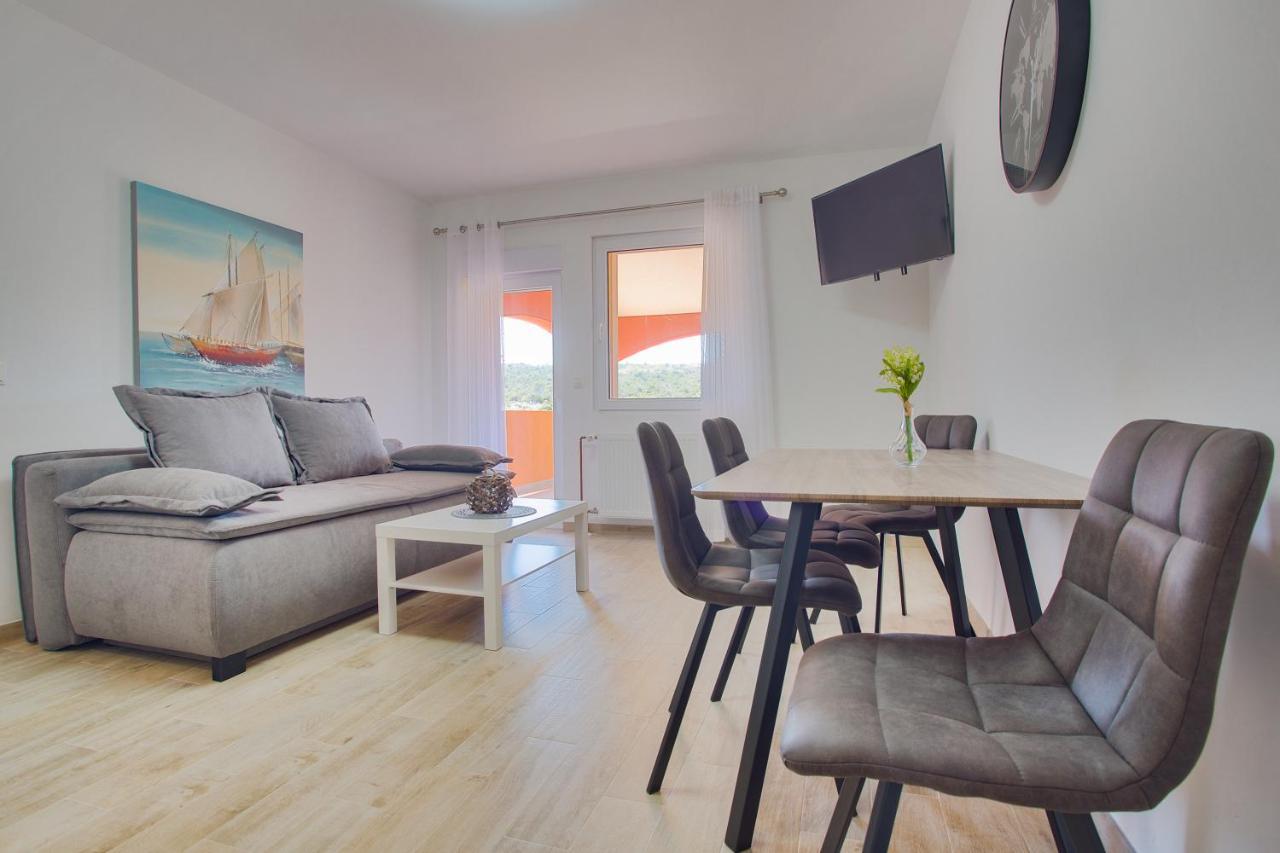 Kameni Put Apartamento Ražanac Exterior foto