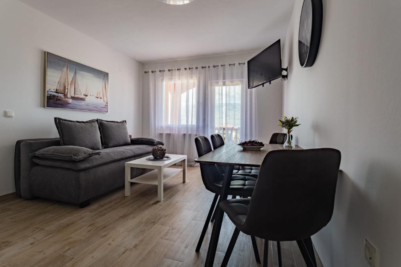 Kameni Put Apartamento Ražanac Exterior foto
