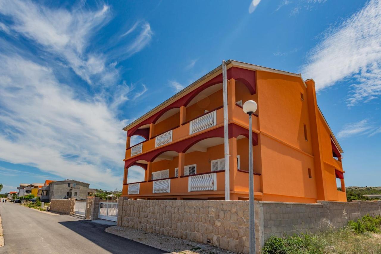 Kameni Put Apartamento Ražanac Exterior foto