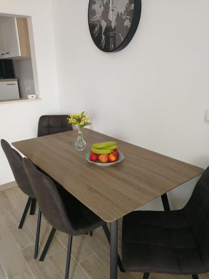 Kameni Put Apartamento Ražanac Exterior foto